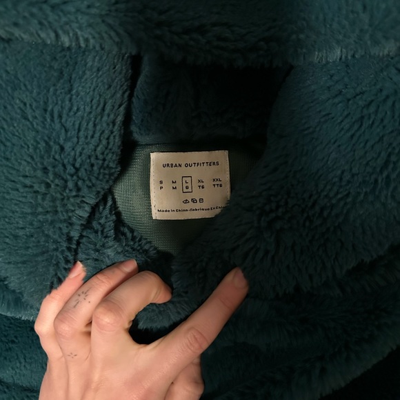 DARK GREEN FURRY URBAN OUTFITTERS LARGE HOODIE - Picture 3 of 5